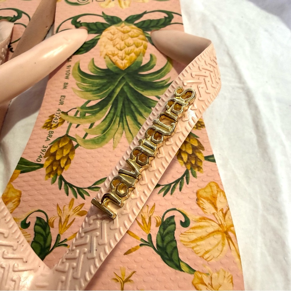 Havaianas Farm Rio NWOT Pink Pineapple Tropical Flip Flops Sandals Sz 9/10W 8M - Picture 3 of 11